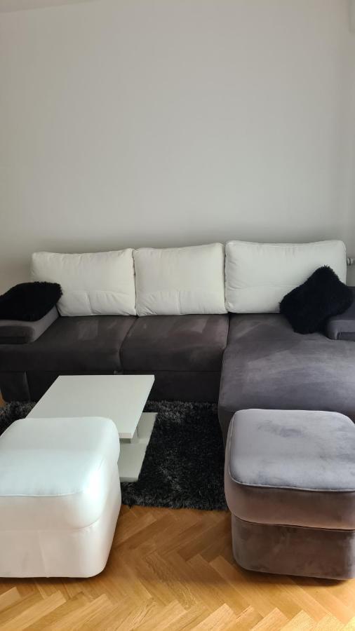 Apartmani Marcetic スラヴォンスキ・ブロド エクステリア 写真